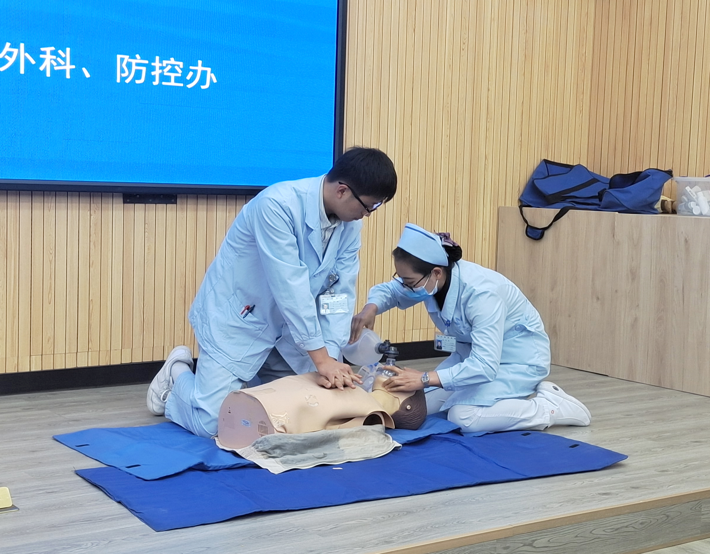 【保山安利醫(yī)院】醫(yī)務(wù)人員到保山城投建設(shè)發(fā)展（集體）有限公司開展系列急救、防控知識培訓(xùn)
